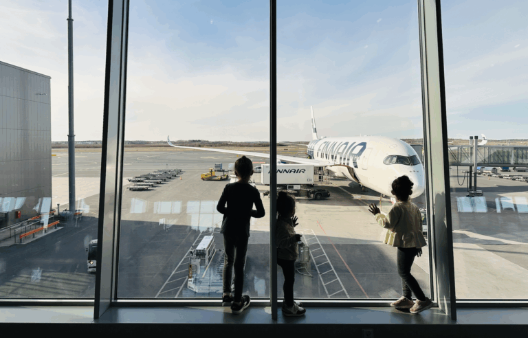 How to fly alone with 3 small kids